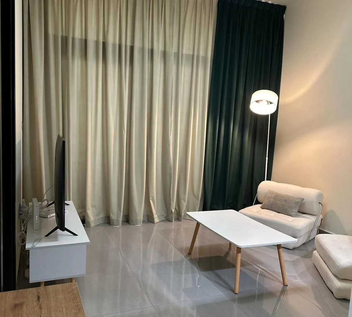 Live In Your Home دبي شقة